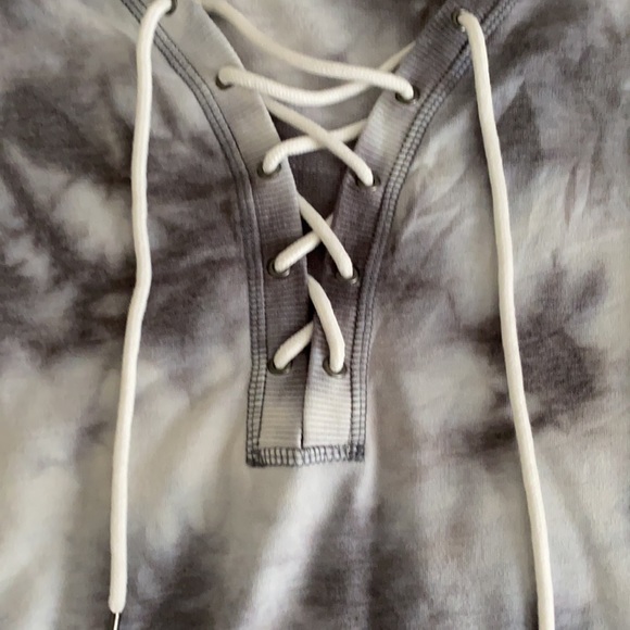 NWOT WMNS Cloud Chaser Tie-Dyed Top - Picture 2 of 4